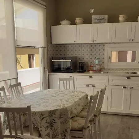 Momhouse - - Apartment